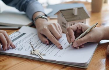 Mengenal AJB, Fungsi dan Syaratnya untuk Jual Beli Properti