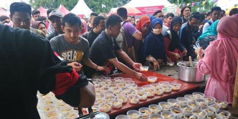 Kuliner tradisional timlo Solo di SICF 2019 siap dibagikan kepada masyarakat, Kamis (4/4/2019). 