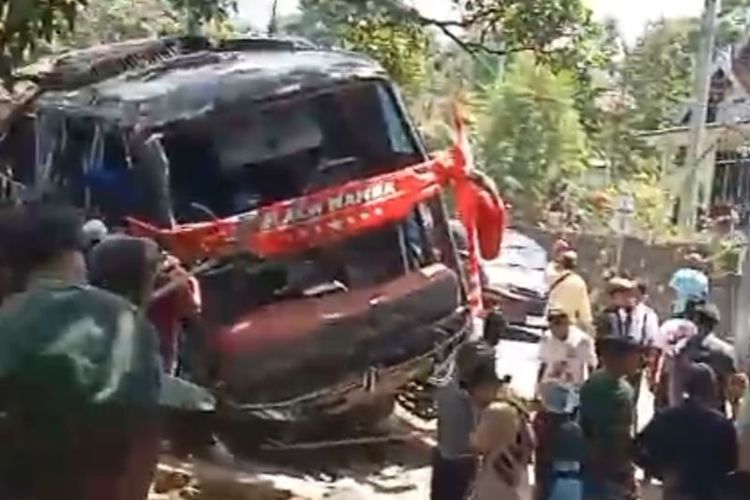 Tangkapan rombongan bus karyawan RSBS Jember yang kecelakaan di lereng Gunung Bromo di Kecamatan Sukapura, Probolinggo, Minggu (14/9/2025) 