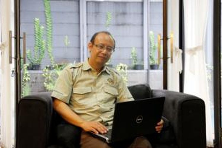 Rovicky Dwi Putrohari (51). Geolog. Ketua Ikatan Ahli Geologi Indonesia. Pencipta blog, Dongeng Geologi. 