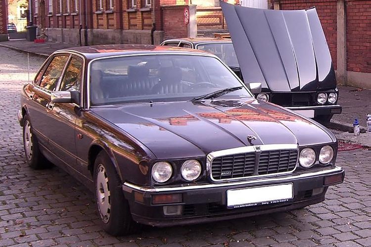 Polisi Metropolitan London pada 3 Juni 2020 merilis foto mobil Jaguar XJR 6 keluaran 1993, yang diyakini dipakai tersangka bernama Christian B dalam kasus penculikan Madeleine McCann. Gadis cilik 3 tahun itu menghilang di Praia da Luz, Portugal, pada 2007.