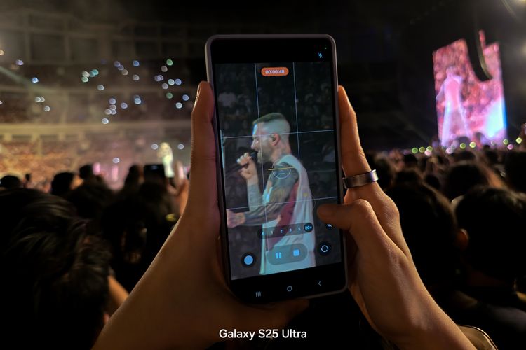 Ilustrasi Samsung S25 Ultra menjadi HP konser andalan kami selama dua jam menonton konser Maroon 5 di JIS.