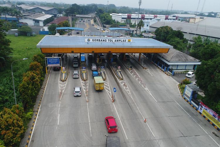 Gerbang Tol (GT) Amplas di Jalan Tol Belawan-Medan-Tanjung Morawa (Belmera).