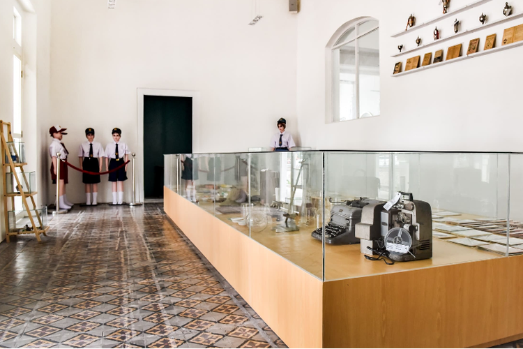 Museum Pendidikan Surabaya sebagai tempat edukasi, riset, dan rekreasi. 