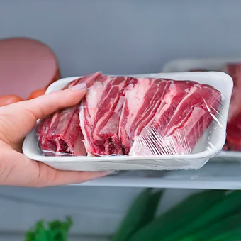 Ilustrasi menyimpan daging di kulkas