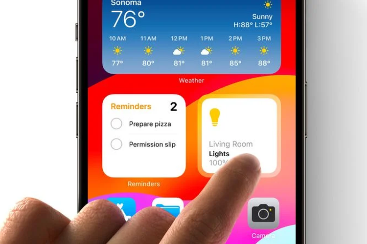 iOS 17 menghadirkan widget interaktif yang bisa digunakan di Lock Screen dan Home Screen iPhone