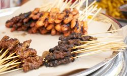Cara Aman Kelola Sampah Bekas Tusuk Sate Daging Kurban di Rumah