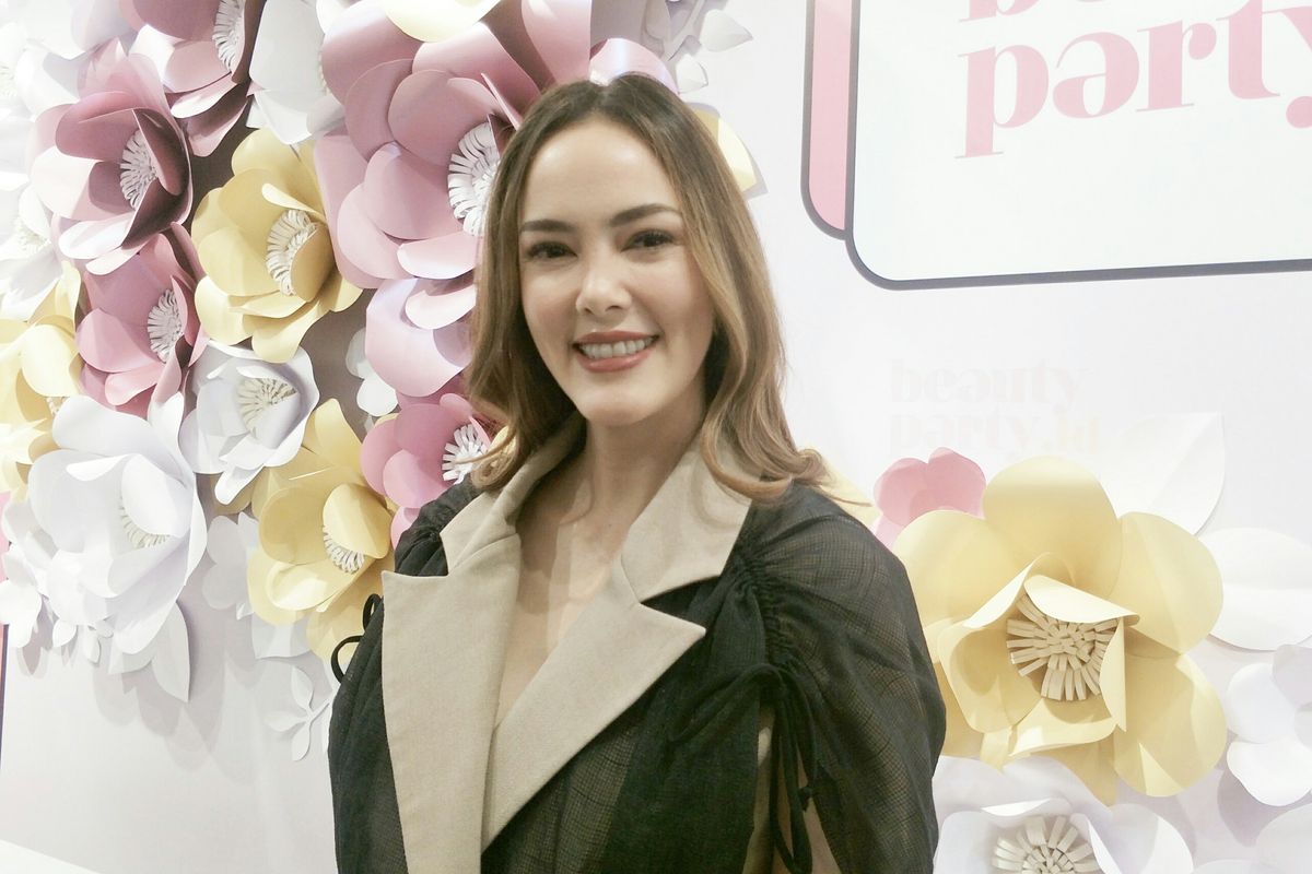 Artis peran Cathy Sharon dalam peluncuran Lira Lip Matte Stick di Seibu Grand Indonesi, Jakarta Pusat, Selasa (25/2/2020).