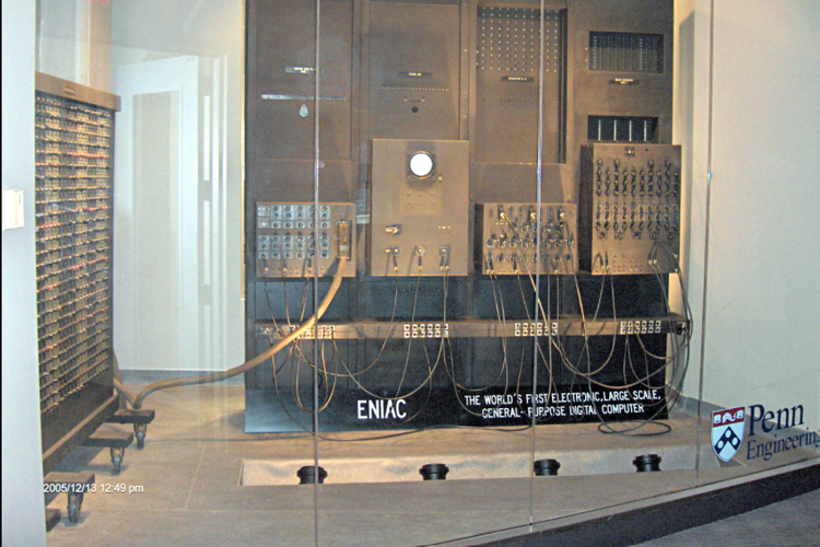 Dua buah ENIAC saat ini dipajang di Moore School of Engineering and Applied Science, di ruangan 100 gedung Moore. Di sebelah kiri adalah tabel fungsi (untuk membaca dalam tabel data). Ada empat panel, yang paling kiri mengontrol antarmuka ke tabel fungsi. Yang ketiga adalah akumulator - memori untuk menyimpan angka 10 digit, yang dapat ditambahkan ke dalamnya.