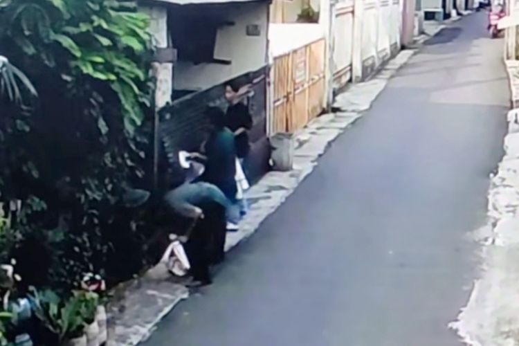 3 Pengamen Bakar Pagar Rumah Warga di Bekasi, Polisi Selidiki