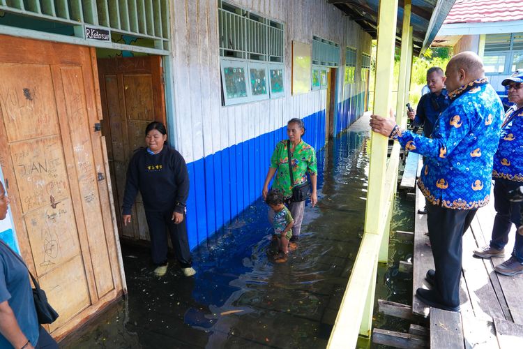 200 KK dan Aktivitas Sekolah Terdampak Luapan Danau Sentani
