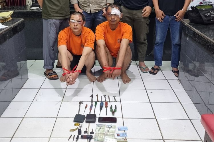 Ketahuan Marbot Usai Nyalakan Mesin Motor Curian, 2 Maling di Gunung Putri Babak Belur Dibogem Warga