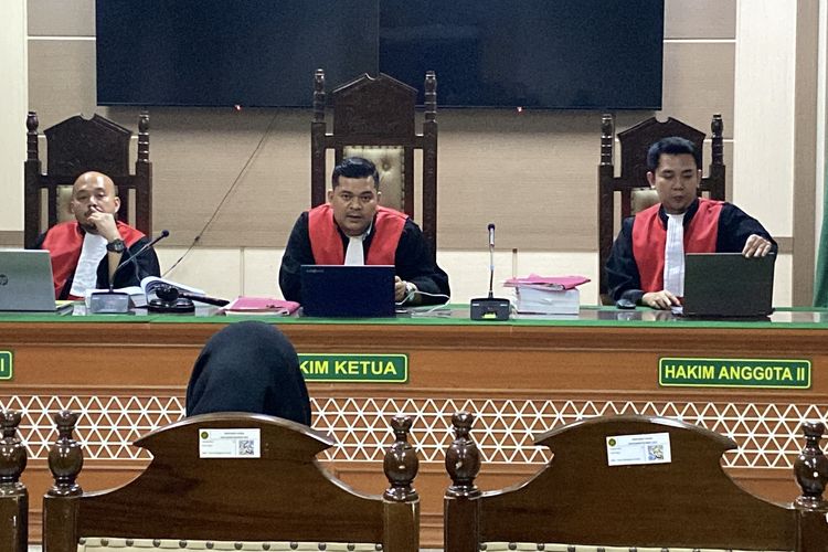 Mantan Istri Terdakwa Pembunuhan Keluarga di Indramayu Dihadirkan Dalam Sidang untuk Bersaksi