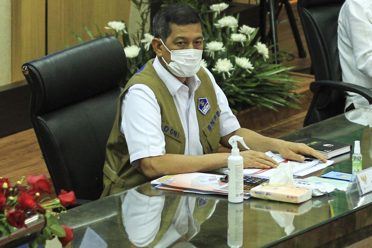 Ketua Satuan Tugas Penanganan Covid-19 Doni Monardo saat melakukan rapat koordinasi penanganan Covid-19 di Sumatera Selatan, Rabu (5/5/2021).