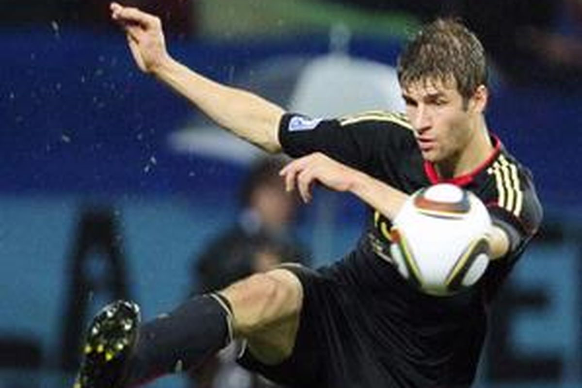 Pemain Jerman Thomas Mueller, menjadi Pemain Muda Terbaik di Piala Dunia 2010.