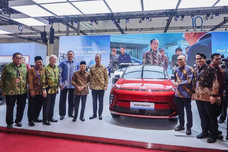 Wapres Ma'ruf Amin di booth Hyundai GIIAS 2024