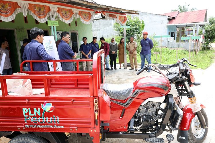 PNP-UPDK Pandan realisasikan program CSR-nya kepada BSY, bank sampah pertama di Kabupaten Tapteng, Sumut, Kamis (20/4/2023). 