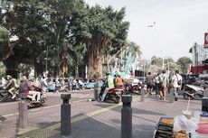 Banyak Bajaj Parkir dan Motor Lawan Arah, Jalanan di Simpang Stasiun Cikini Semrawut