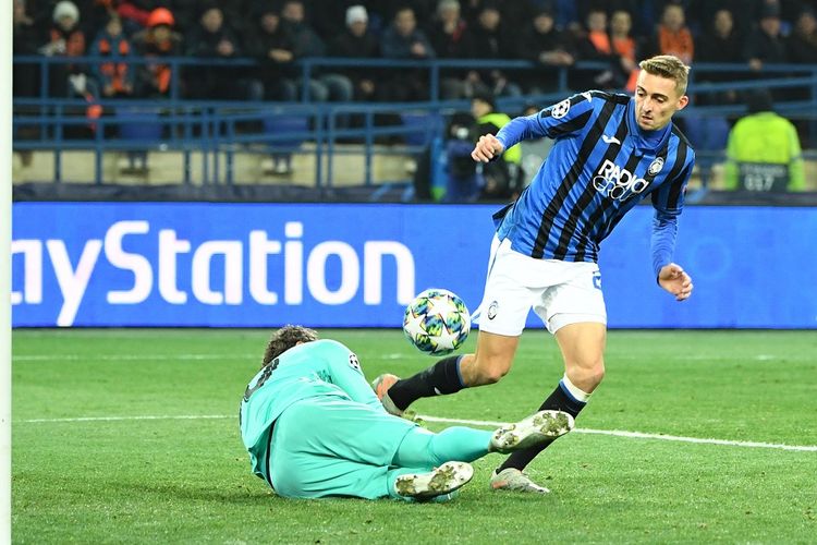 Bek asal Belgia, Timothy Castagne, saat mencetak gol untuk Atalanta pada laga Shaktar Donetsk, 11 Desember 2019.