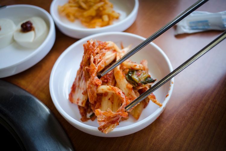 Warga Korea Selatan Makin Jarang Makan Kimchi, Mengapa? 