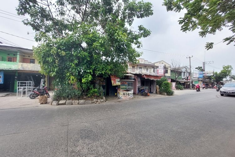 Rumah Anwar Hidayat. Kediamannya menjorok di Jalan Maulana Hasanudin, Poris Gaga, Batuceper, Kota Tangerang.