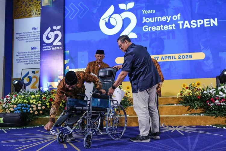 Rayakan Hari Jadi Ke-62, Taspen Berikan Kursi Roda kepada Peserta Pensiun
