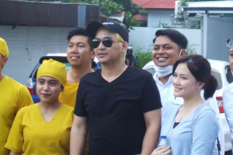 Tuntutan projek video klip “Jangan Menangis Lagi” dari Pasha dan Faladica, Wawali Kota Palu rela rambutnya dicat warna  kuning, Rabu (29/7/2020).