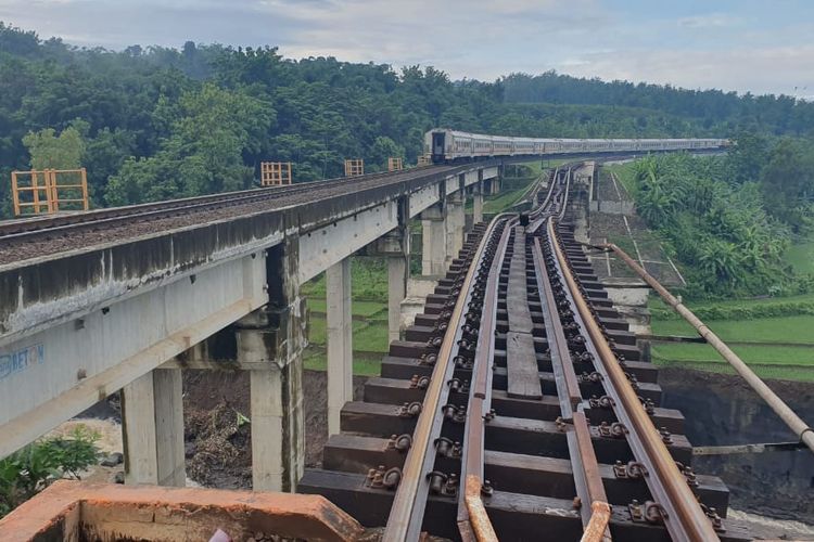 Lokasi putusnya besi penyangga kereta api tersebut diketahui terjadi di jalur hulu antara Linggapura-Bumiayu daerah dekat Stasiun Lingapura, Desa pecangakan kecamatan Tonjong Kabupaten Brebes, Jawa Tengah.