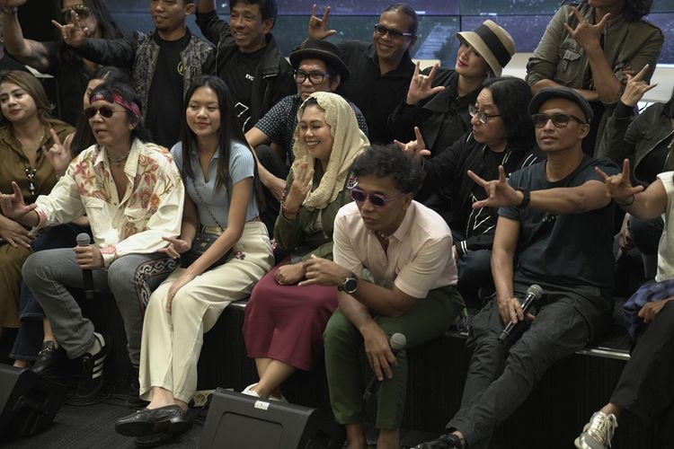 Slank bersama musisi, budayawan, dan aktivis telah meluncurkan lagu berjudul Salam M3tal dalam konferensi pers di Stadion Gelora Bung Karno (GBK), Senayan, Senin (29/1/2024).