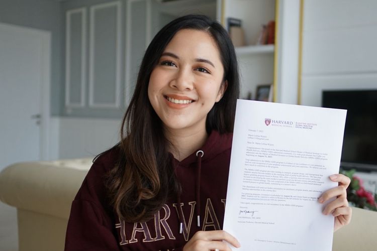 Maria Celline Wijaya yang lolos kuliah S2 di Harvard dan jadi lulusan Sarjana Kedokteran Unair di usia 19 tahun. 