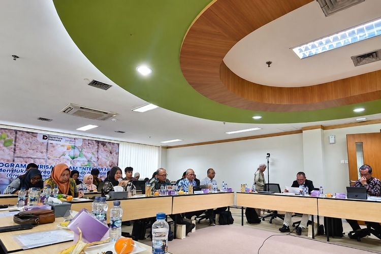 Libatkan Praktisi dan Akademisi, BUMN Peternakan Kebut Proyek Hilirisasi Ayam 