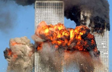 Pembajak pesawat membunuh hampir 3.000 orang selama serangan terkoordinasi pada 11 September 2001. Serangan itu antara lain menarget menara kembar World Trade Center (WTC) di New York City, AS.