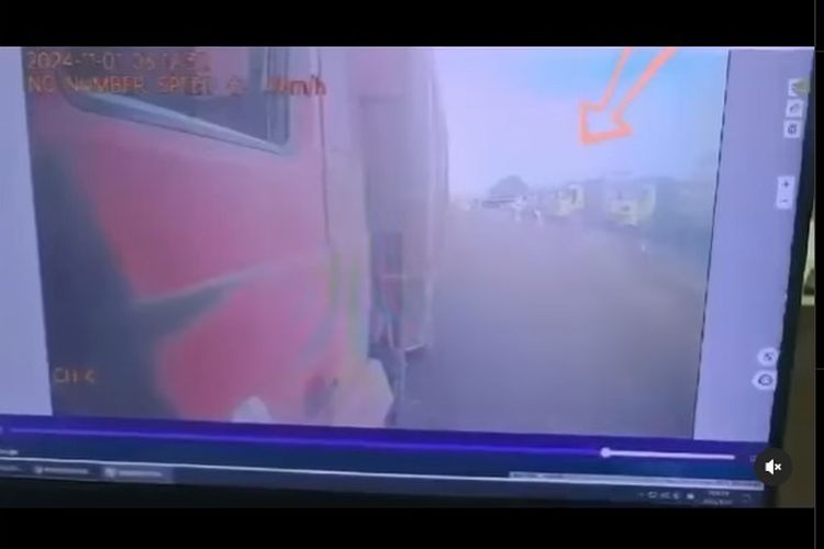 Video ban truk meledak ketika sedang berjalan hingga melukai orang di sampingnya