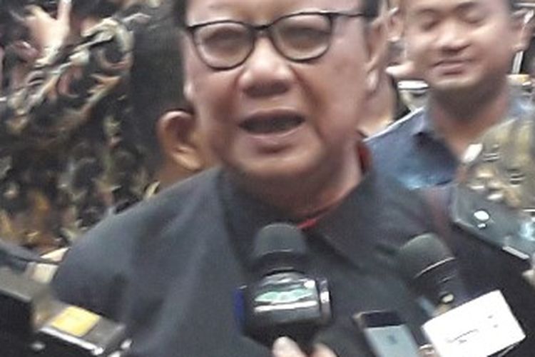 Menteri Dalam Negeri Tjahjo Kumolo usai mengjadiri rapat bersama Badan Legislasi DPR di Kompeks Parlemen, Senayan, Jumat (13/9/2019).