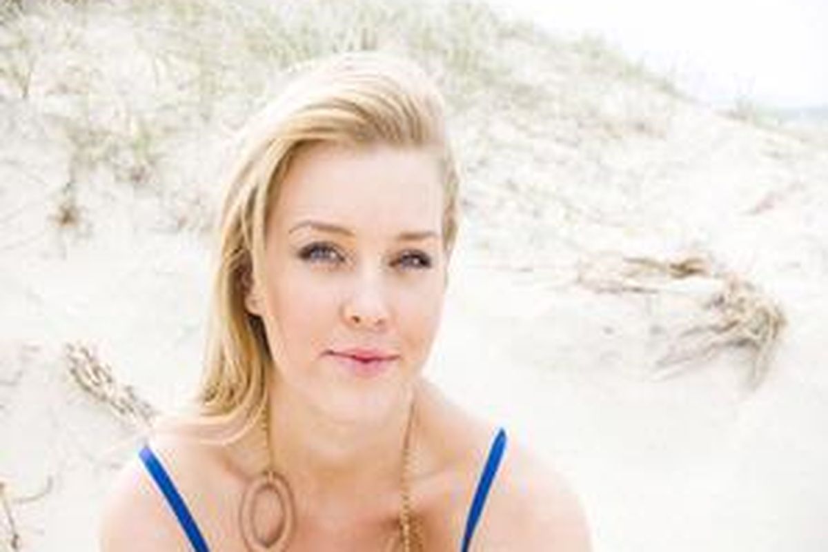 Riasan alami lebih disukai oleh pria. Cukup menonjolkan "sisi-sisi" terbaik pada wajah. 