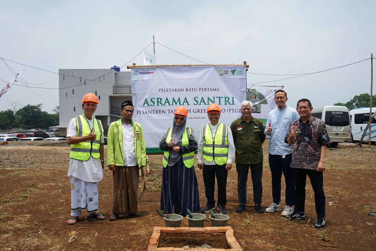 Dompet Dhuafa  menggelar acara tasyakuran atas berdirinya Masjid As-Sa?adah sekaligus peletakan batu pertama pembangunan asrama santri di kawasan Pesantren Tahfizh Green Lido (PTGL), Cicurug, Sukabumi yang bertepat pada Hari Santri Nasional, Minggu (22/10/2023).

