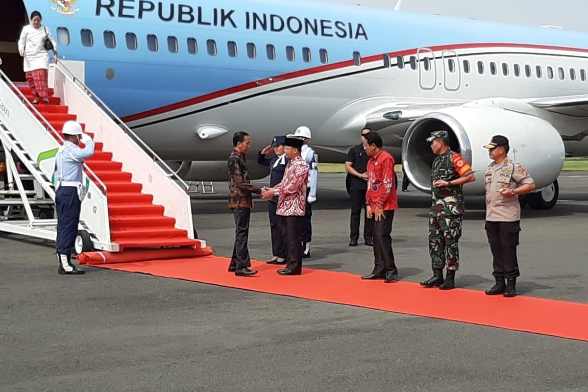 Presiden Joko Widodo tiba di Bandara Farmawati, Bengkulu