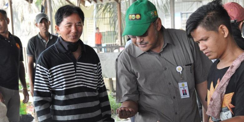 Direktur Jenderal Prasarana dan Sarana Pertanian (PSP) Kementerian Pertanian (Kementan), Pending Dadih Permana (memakai topi hijau).