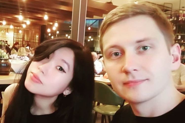 Regina Nicole dan suaminya Ilya Voloshin bertemu ketika mereka sekolah di China.