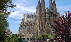 Butuh 143 Tahun, Sagrada Familia Jadi Gereja Tertinggi di Dunia Tanpa Rangka Besi Masif