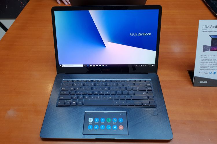 Asus memperkenalkan Zenbook Pro, laptop dengan touchpad pintar pertama di dunia. 