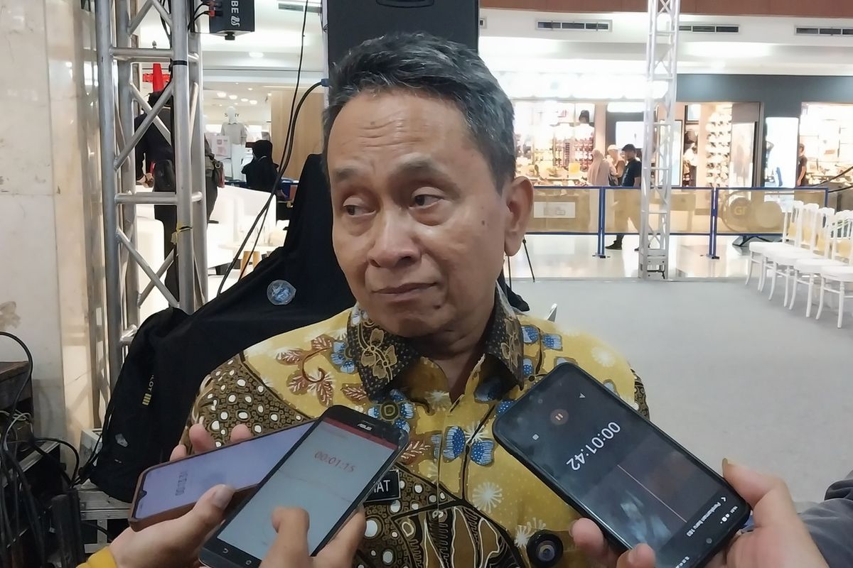 Pjs Bupati Tasikmalaya, Jawa Barat, Yedi Rahmat, saay diwawancarai Kompas.com di Plaza Asia, Kota Tasikmalaya, Jawa Barat, Jumat (25/10/2024).