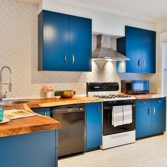 Ilustrasi dapur dengan nuansa warna biru.