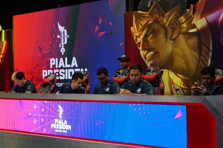 Tim EVOS saat bertanding melawan tim Louvre.JG yang digelar di Grand Studio Metro TV, Jakarta, Jumat (22/3/2019).
