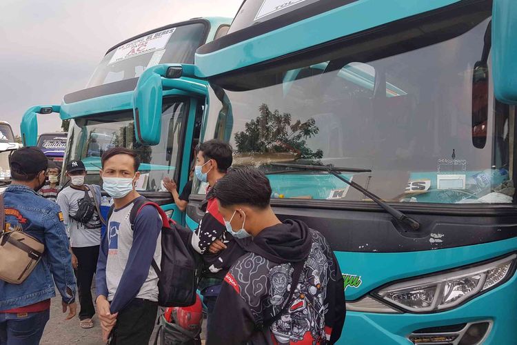 Suasana terminal bus Kalideres, Selasa (13/4/2021).