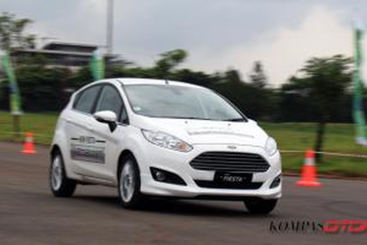 Test Drive Kilat Ford Fiesta EcoBoost 1.0L di lapangan Sunburst, BSD, Tangerang, Senin (24/2/2014)