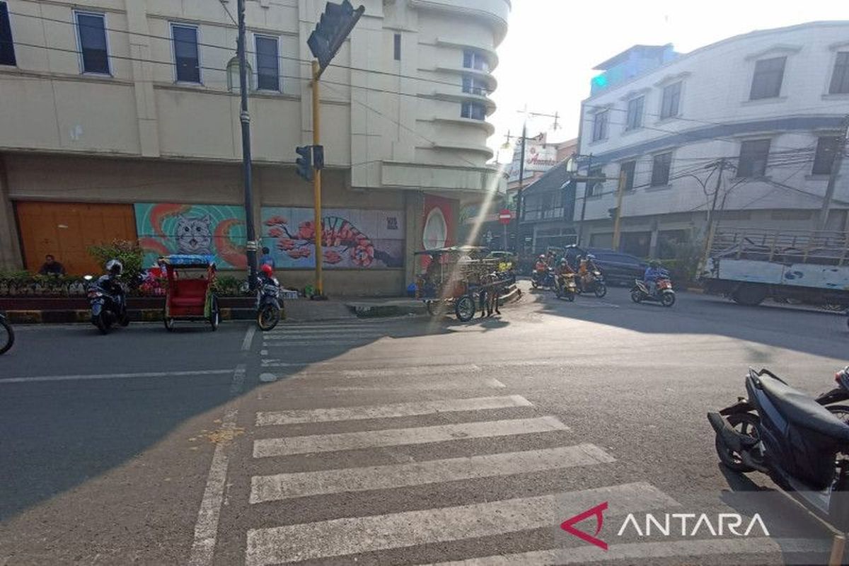 Perempatan Jalan Mangunsarkoro dan Siti Jenab, Cianjur, Jawa Barat, sempat dijadikan lokasi Cianjur Fashion Week oleh anak muda dan pelaku UMKM. 