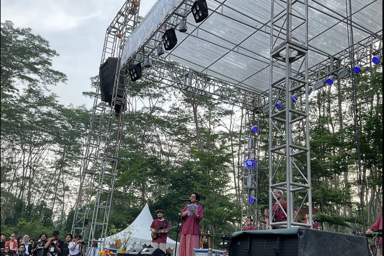 Manfaat menikmati konser untuk mengurangi stres.