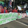 Demo Tolak Kenaikan Harga BBM, Massa Mahasiswa Bergabung dengan Buruh di Patung Kuda