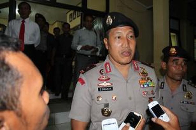 Kapolda NTT Brigjen Endang Sunjaya, saat diwawancarai sejumlah wartawan di Polres Timor Tengah Utara (TTU), Rabu (1/10/2014) malam